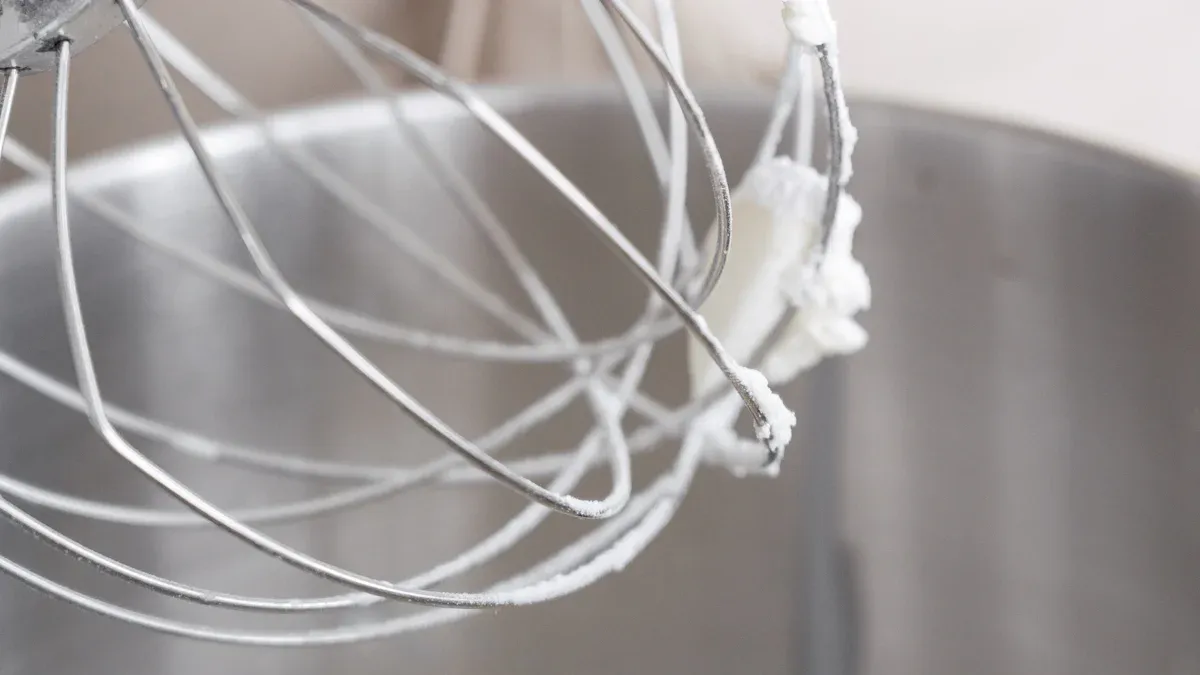 Mélange planétaire vs mélange traditionnel : quel robot pâtissier est le plus performant ?