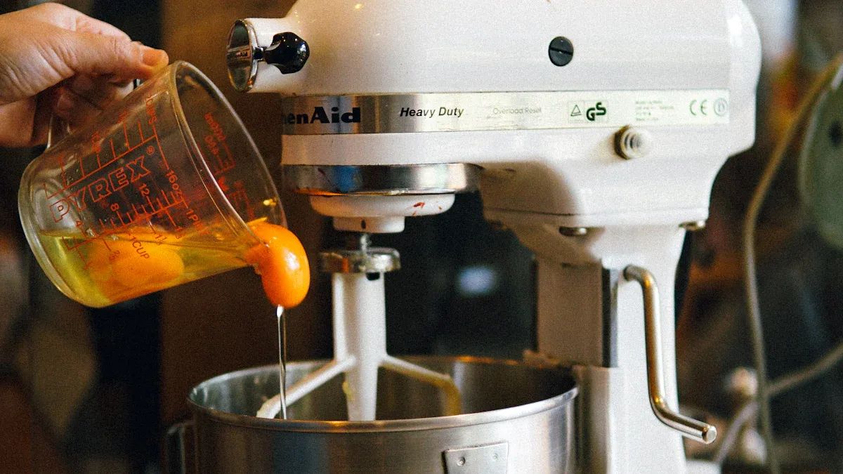 Test extrême d'un robot pâtissier de 1500 W : Quelle quantité de pâte peut-on réellement pétrir sans la surcharger ?